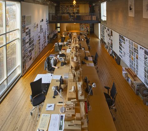 Architect Workspace, Office Home Design, Architect's Office, Architect Office, Startup Office, Design Studio Workspace, Design Studio Office, Modern Home Offices, Corporate Office Design