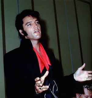 gwynethselvispic3951817680_da2782f8af | cleuserpacheco52 | Flickr Elvis Presley 1969, Elvis 1969, Elvis Collectors, Suspicious Minds, Elvis Presley Pictures, Elvis Presley Photos, Priscilla Presley, Lisa Marie Presley, Rock N’roll