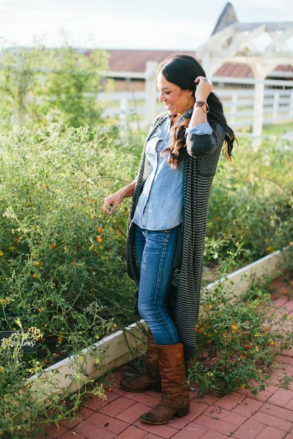 Joanna Gaines Leather Statement Bracelet Tutorial Joanna Gaines Style Clothes, Joanna Gaines Blog, Stylish Mom Outfits, Joanna Gaines Style, Fall Wardrobe Essentials, Stylish Mom, Minimal Chic, Joanna Gaines, Mom Outfits