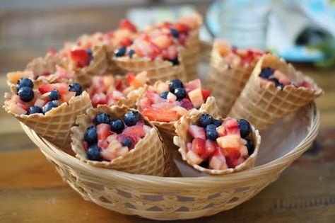 Fun way to serve Fruit Salads, in Waffle Cones! 1 Year Birthday Treats, Cute Birthday Snack Ideas, 11 Year Birthday Party Themes, Outdoor 2nd Birthday Party Ideas, One Year Old Birthday Party Food, Two Year Old Birthday Party Food, Birthday Party Snack Food, Toddler Birthday Party Food Ideas, Birthday Party Meal Ideas