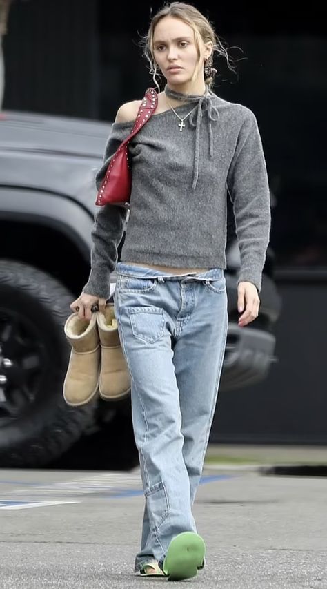 Lily Rose Depp Street Style, Lily Rose Depp Style, Rose Depp, Fire Fits, Lily Rose Depp, Long Sleeve Pullover Sweater, Womens Turtleneck, Lily Rose, Models Off Duty