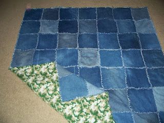 Crafty Camper Girl: My Favorite Denim Quilt Tutorial Rag Quilt Instructions, Denim Rag Quilt, Denim Quilt Patterns, Artisanats Denim, Denim Blanket, Blue Jean Quilts, Rag Quilt Tutorial, Rag Quilt Patterns, Jean Quilt