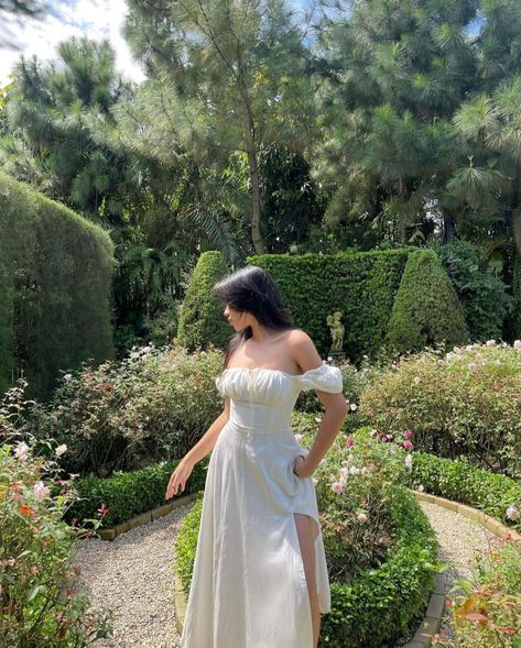 Botanical Garden Photo Shoot, Taurus Aesthetic, Tarot Horoscope, Astrology Tarot, Zodiac Taurus, Glam Photoshoot, Picnic Dress, Estilo Hippie, Gardening Outfit