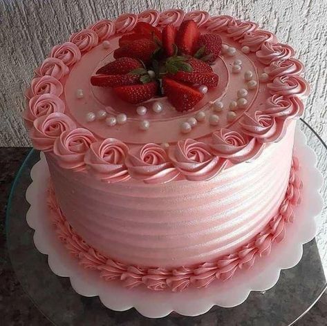 🫶🏻🍓🍰 Cake Decorating Icing, Cake Decorating For Beginners, Beautiful Birthday Cakes, Easy Cake Decorating, Cake Decorating Designs, Classic Cake, Cake Designs Birthday, Easter Dessert, Birthday Cake Decorating