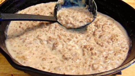 Sos Recipe Ground Beef, Hamburger Gravy Over Mashed Potatoes, Hillbilly Food, Hamburger Gravy Recipe, Recipes Using Hamburger, Hillbilly Kitchen, White Gravy Recipe, Sos Recipe, Hamburger Gravy