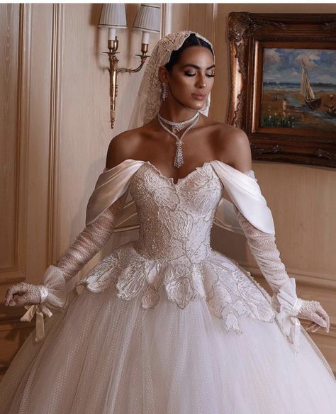 Sadek Majed, Luxe Wedding Dress, Lace Gown Styles, Royal Wedding Dress, Montage Photo, Dream Wedding Ideas Dresses, Stunning Wedding Dresses, A Wedding Dress, Luxury Wedding Dress