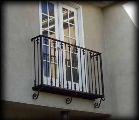 French Balcony Ideas, Juliet Balcony Ideas, Paris Balcony, Iron Balcony Railing, Juliette Balcony, French Balcony, Cahuita, Juliet Balcony, Balcony Grill