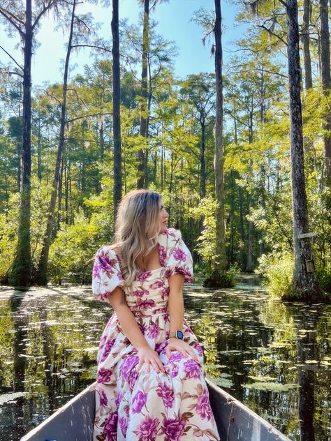 Boat ride. Swamp. Charleston Florida Keys Picture Ideas, South Carolina Aesthetic Outfits, Charleston Sc Aesthetic Outfit, Louisiana Photoshoot, Charleston Sc Picture Ideas, Charleston South Carolina Picture Ideas, Cypress Gardens Sc Photoshoot, Cypress Gardens Photoshoot, Charleston Inspo Pics