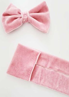 Mini Bows Diy How To Make, No Sew Fabric Bows, Cotton Bows Diy, Diy Dog Bows Girl, Fabric Bow Pattern Free, No Sew Bows Diy, How To Sew A Bow From Fabric, How To Make Baby Bows, Handmade Hair Bows Tutorial