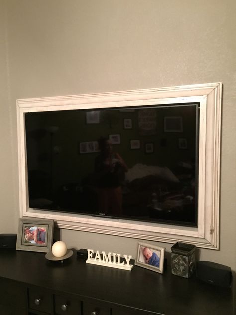 Tv Framed On Wall Decorating Ideas, Cornice Tv, Picture Frame Tv, Tv Frames, Frame Diy, Tv Frame, Easy Build, Diy Tv, Dark Walnut Stain