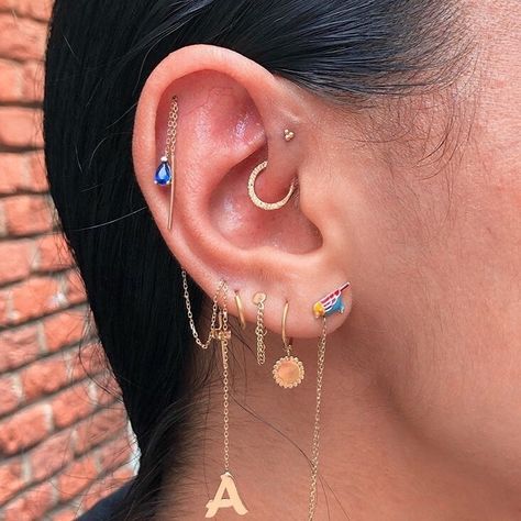 EAR CURATION on Instagram: “Upper helix, forward helix, daith and five lobe piercings ❤️ Daith and forward helix pierced by @kanpatha // image via @kanpatha ✨” Forward Helix Daith, Ear Curation, Lobe Piercings, Forward Helix Piercing, Forward Helix, Hammered Ring, Lobe Piercing, Daith Piercing, Hammered Rings