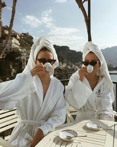 Bachelorette Inspo, Bachelorette Themes, Rich Girl Aesthetic, Beach Bachelorette, Bachelorette Trip, Best Friends Aesthetic, Future Lifestyle, Bachelorette Weekend, Dream Lifestyle