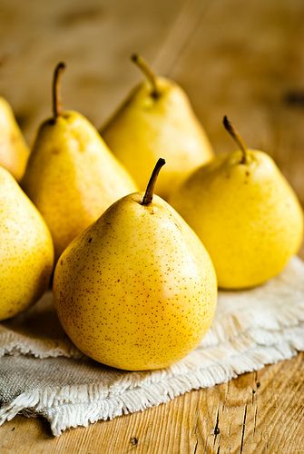 Pears | I'm gonna bake with these... | Sarka Babicka Photography | Flickr Fruit Photography, Beautiful Fruits, Delicious Fruit, Fruit And Veg, Mellow Yellow, Beautiful Food, Fruits And Veggies, Food Styling, Food Photo