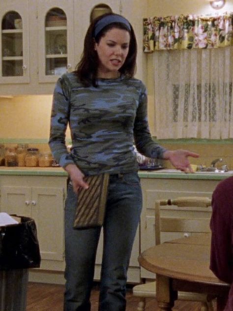 Lorelai Gilmore Girls Outfits, Laurelai Gilmore Outfits, Lorlie Gilmore Outfits, Gilmore Girls Outfits Lorelai, Loralie Gilmore Iconic Outfits, Lorelei Gilmore Outfits, Lorelai Outfits, Lorelai Gilmore Outfits, Lorelai Gilmore Style