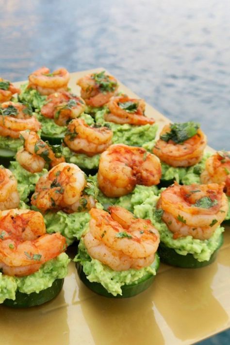 Outdoor Party Appetizers, Prawns Appetizers, Cajun Appetizers, Avocado And Cucumber, Boat Snacks, Shrimp Appetizer, Yummy Sandwiches, Shrimp Appetizers, Summer Foods