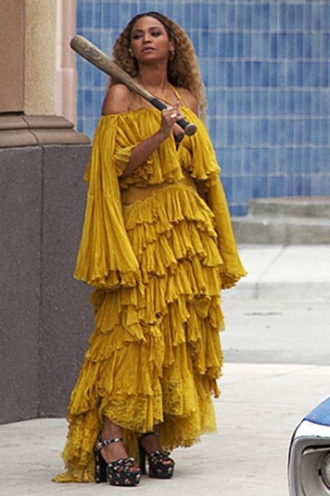 beyonce hold up Yellow Dress, Beyonce, A Woman, Yellow, Beyoncé