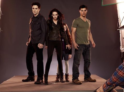 Bella Swan, Edward Cullen, and Jacob Black Twilight Jacob And Renesmee, Jacob And Renesmee, Twilight Poster, Twilight Jacob, The Twilight Saga Eclipse, Twilight Renesmee, Twilight Saga Breaking Dawn, Twilight Moon, Twilight Saga Series