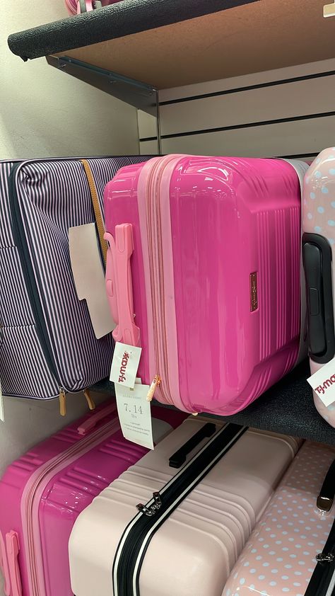 Luggage vacation bag pink preppy Airport Outfit Pink Luggage, Suit Cases Travel Aesthetic, Pink Luggage Aesthetic, Pink Suitcase Aesthetic, Cute Suitcase Aesthetic, Suit Case Aesthetic, Pink Suit Case, Pink Backpack Aesthetic, Suitcases Aesthetic