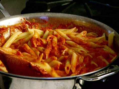 Vodka Penne Pasta, Penne Vodka Sauce, Bacon Vodka, Kitchen Ipad, Vodka Sauce Recipe, Sauce Video, Penne Pasta Recipes, Easy Tomato Sauce, Video Food