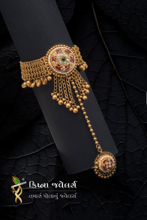 Haath Phool, Silver Anklets Designs, Gold Necklace For Men, Fancy Diamond Ring, Hand Chain Jewelry, Antique Necklaces Design, Gold Jewelry Outfits, Black Beads Mangalsutra Design, Indian Bridal Jewelry Sets