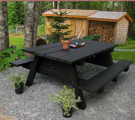 Black Picnic Table, Black Picnic, Painted Picnic Tables, Table Picnic, Picnic Bench, Mesa Exterior, Chalkboard Paint, Painted Table, Outdoor Projects