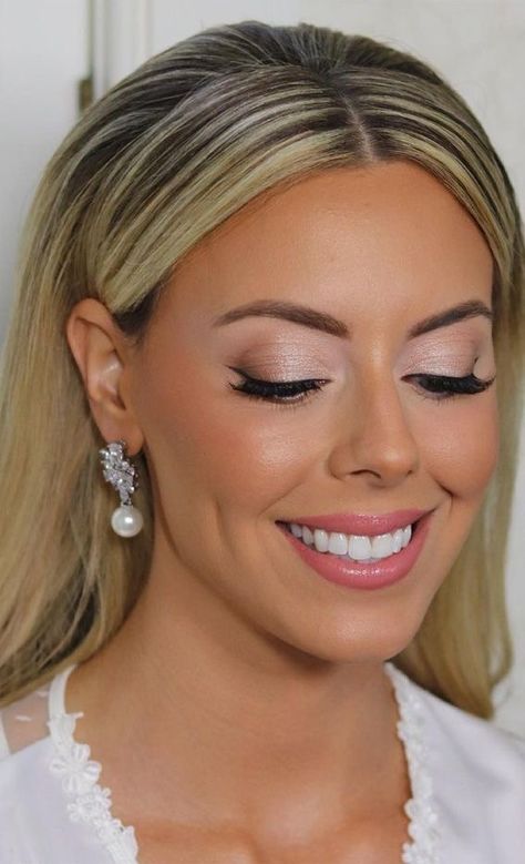 Fair Skin Wedding Makeup Blondes, Neutral Makeup Bride, Soft Glam Bridal Makeup Small Eyes, Bridal Makeup Cool Tone Blonde, Bridal Makeup Ideas Natural Glam, Wedding Makeup Bright Eyes, Wedding Makeup Light Eyeshadow, Light Bridal Eye Makeup, Glory Wedding Makeup