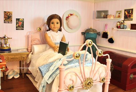 American Girl Doll Rebecca Dollhouse Bedroom American Girl Bedrooms, American Girl Doll Rebecca, Ag Doll House, American Girl Doll Bed, American Girl Doll Room, American Girl Doll House, Dollhouse Bedroom, Hello Kitty Rooms, American Girl Doll Crafts