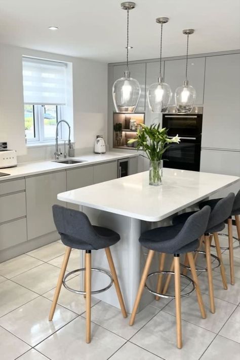 Small Kitchen Island Ideas Space Saving, Wren Kitchen Ideas, Kitchen With Small Island, J Pull Kitchen, Small Kitchen Diner, Wren Kitchens, Quartz Worktop, Kitchen Renovation Inspiration, Light Grey Kitchens