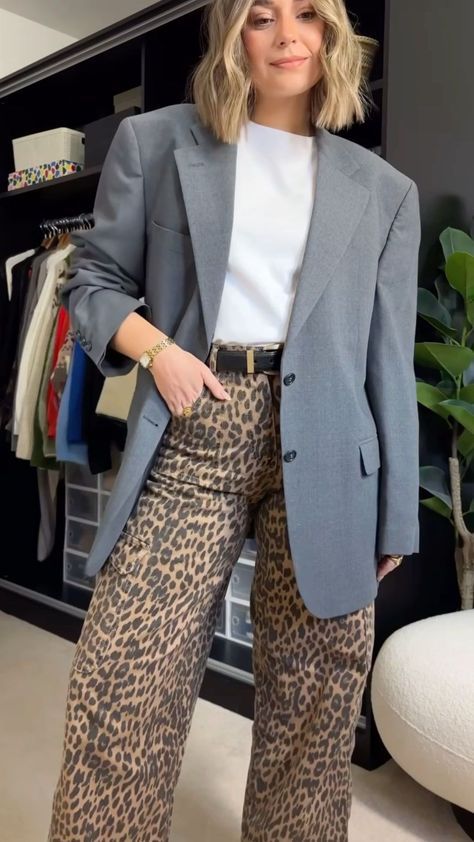 Animal Print Office Outfit, Printed Blazer Outfit, Dinner Date Outfit Fall, Print Blazer Outfit, Leopard Jeans Outfit, Look Hippie Chic, Night Out Outfits, Elegant Classy Outfits, Chique Outfit