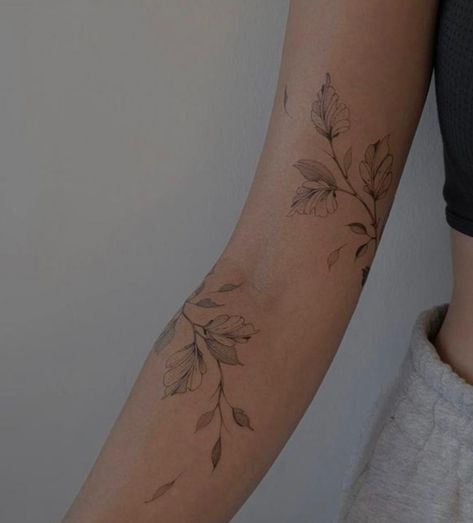 Arm Wrap Tattoo, Ivy Tattoo, Ryan Ashley, Jewelry Tattoos, Tattoos 2024, Around Arm Tattoo, Cuff Tattoo, Wrap Tattoo, Bracelet Tattoo