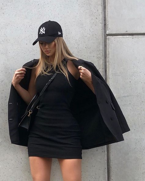 Jess Hunt (@jesshunt2) • Instagram photos and videos Everday Style, Jess Hunt, Winter Style Guide, Jenner Outfits, Minimal Outfit, Dresses Kids Girl, Basic Outfits, Autumn Fashion Women, Latest Fashion For Women