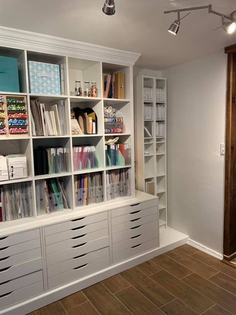 Craft Room Cupboards, Vinyl Craft Room Ideas, Floor To Ceiling Craft Storage, Ikea Art Storage, Ikea Craft Room Ideas, Fall Flowers Wallpaper, Ikea Craft Storage, Entryway Decor Outdoor, Office Craft Room Combo