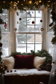 Bay Window Garland Christmas, Christmas Decorations For Bay Window, Christmas Tree In Bay Window, Vaulted Ceiling Christmas Decor, Bay Window Holiday Decor, Christmas Curtains Ideas, Big Window Christmas Decor, Christmas Bay Window Ideas, Decorating A Bay Window For Christmas