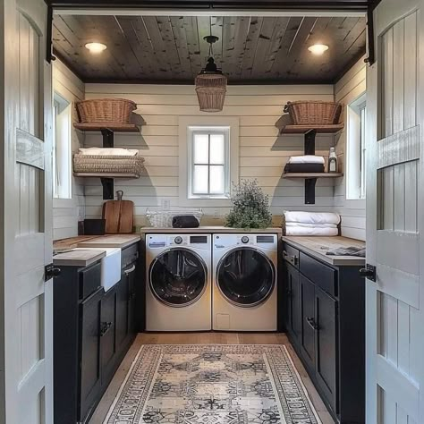 Mud Room Laundry Room Combo, Perfect Laundry Room, Pantry Laundry Room, Dream Laundry Room, Laundry Room Layouts, Mudroom Laundry Room, Laundry Design, Laundry Room Renovation, Modern Laundry Rooms