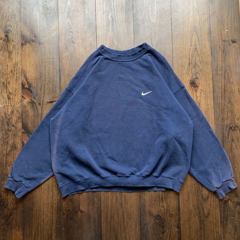 Vintage 1990s Nike Mini Swoosh Logo Embroidered Crewneck Sweatshirt / made in USA / size 2XL (see measurements) Pit to Pit:     27" Length:     27" Sleeve:     31" Please check the measurements before purchasing  -------------------------------- ⚠️ Please Note: All of our items are vintage. Please note that with vintage clothing, items may show some signs of wear. We do our best to include as much information about the items condition as possible. Please look carefully through the photos and fee Nike Joggers Vintage, Vintage Adidas Hoodie, Vintage Nike Outfit Women, Old Nike Outfits, Old Nike Clothes, Vintage Nike Sweatshirts, Nike Vintage Sweatshirt, Nike Sweatshirts Vintage, Sweat Nike