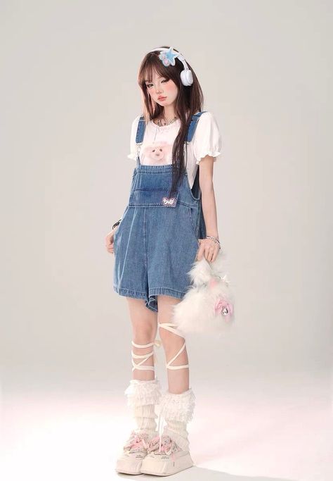 Overalls Cute Aesthetic, Outfits With Short Overalls, Cute Overalls Outfits, Yuki Core, Shorts Overalls Outfit, Pig Outfit, Bunny Clothes, Overalls Cute, Overalls Shorts