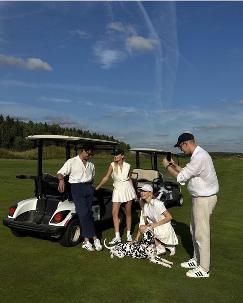 Aesthetic Dalmation, Old Money Friends, Rich Couple Aesthetic Classy, Sporty Rich Aesthetic, Outfit Ideas Adidas, Billionaire Family, Sporty And Rich Aesthetic, Couples Golfing, Preppy Outfit Ideas