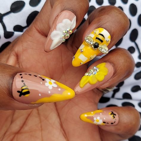 Bumble Bee Nail Art, Bumblebee Nails, Bee Nail Art, Bumble Bee Nails, Bee Nails, Long Acrylic, Nail Inspiration, Long Acrylic Nails, Bumble Bee