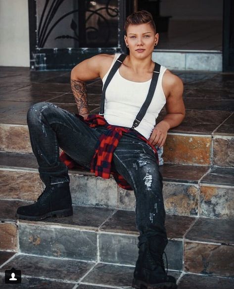 Sexy blue collar butch Butch Outfits, Mode Queer, Masc Lesbian, Butch Fashion, Androgynous Girls, Androgynous Women, Lesbian Outfits, Masc Outfits, Lesbian Fashion