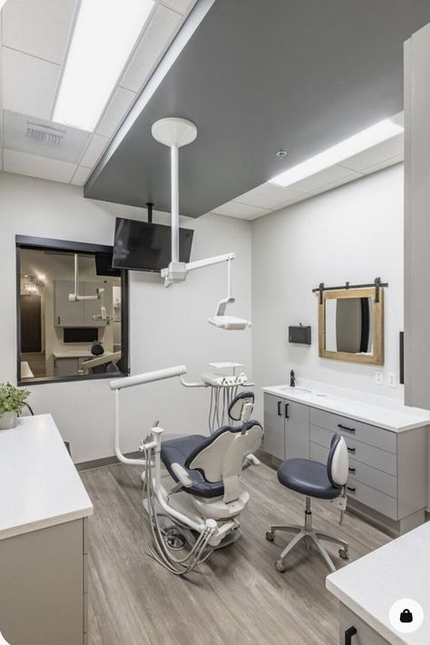 Counter space ? Dental Cabinet Design Ideas, Dental Room Design, Dental Cabinets Design, Dental Operatory Decor, Dental Office Operatory, Dental Operatory Design, Clinic Plan, Dentist Room, Dental Interior