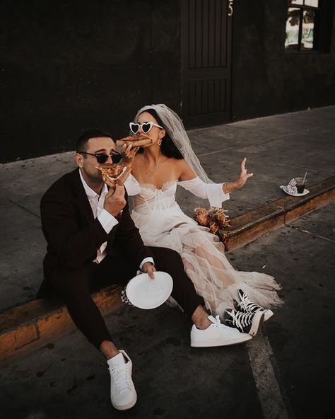 Cool Pre Wedding Photoshoot, Wedding Pre Photoshoot, Classy Pre Wedding Photoshoot, Engagement Photos With Sunglasses, Casual Wedding Pictures, Wedding Sunglasses Photo, Wedding Photography Sunglasses, Pre Wedding Photoshoot Street, Fun Wedding Photoshoot