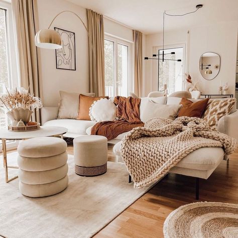 25 Stylish And Modern Cream Living Rooms - Drop By My Home Cozy Fall Living Room, Boho Living Room Inspiration, Cute Living Room, Cream Living Rooms, Fall Living Room, Home Decor Ideas Living Room, Baby Box, Ideas Living Room, Home Decor Living Room