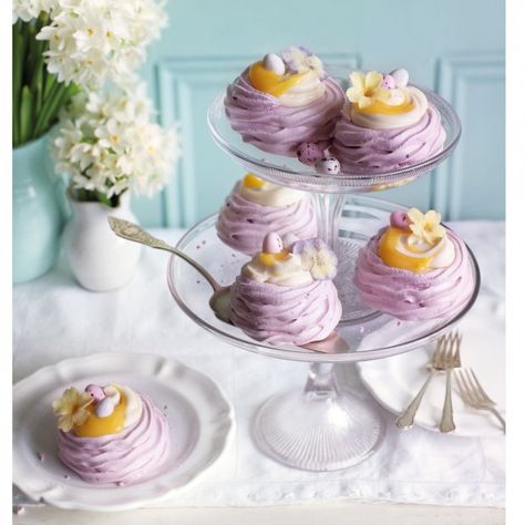 Easter Meringue, Meringue Nests, Edible Lavender, Easter Nests, Lavender And Lemon, Easter Baking, Easter Dessert, Lemon Meringue, Easter Cakes