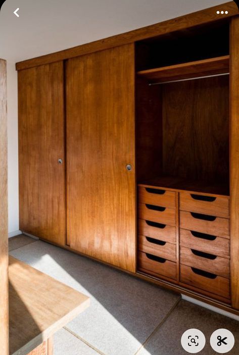 Mcm Closet Ideas, Mid Century Built In Wardrobe, Mid Century Fitted Wardrobe, Midcentury Closet, Closet Dressing Table, Mid Century Modern Closet, Mid Century Closet, Plywood Wardrobe, Mid Century Wardrobe