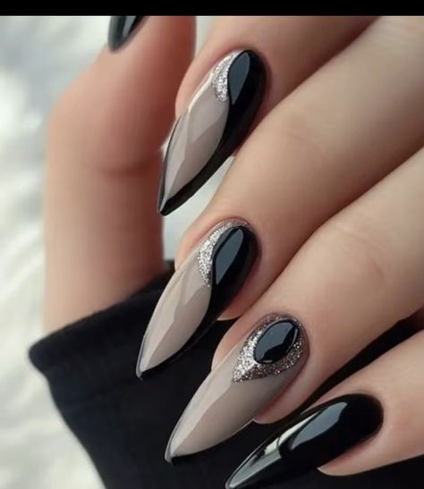 Black And Silver Nails Almond Shape, Black And Silver Almond Nails Designs, Black And Silver Almond Shaped Nails, Pointed Nail Designs, Vanessa Nails, Black Nails With Glitter, Stiletto Nail Art, Pointed Nails, Subtle Nails