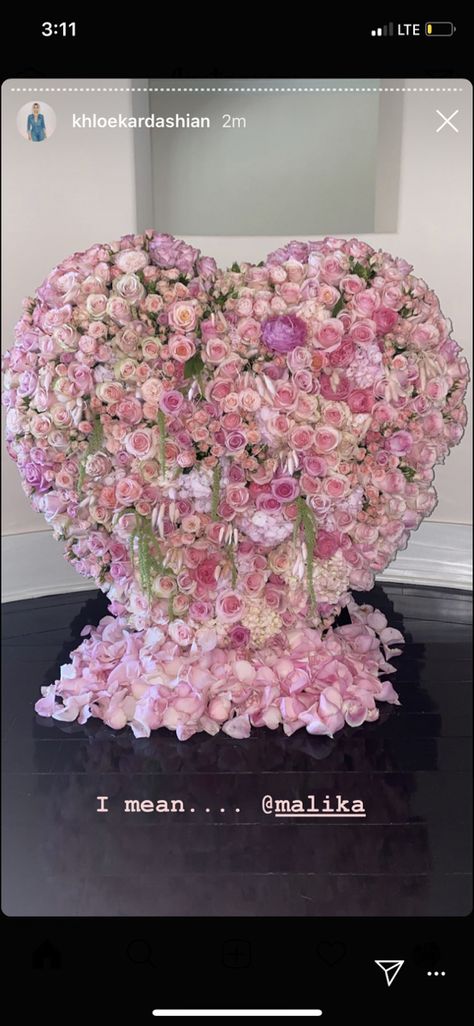 Focal point flower arrangement Khloe Kardashian Birthday, Birthday Flowers Arrangements, 36th Birthday, Birthday Goals, Khloé Kardashian, Valentines Roses, Luxury Flowers, Pink Birthday, Birthday Flowers