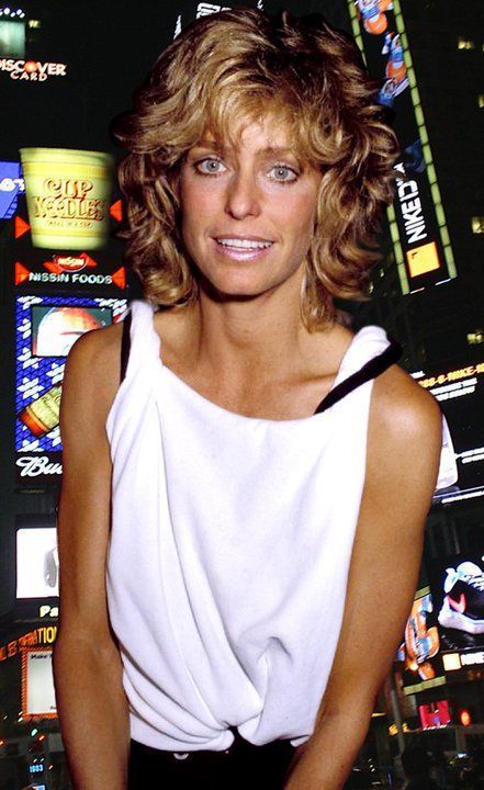 Farrah Fawcett.  A George Vreeland Hill pin. Farrah Faucet, Celebrity Woman, Farrah Fawcet, Kate Jackson, British Celebrities, Shag Haircuts, Beautiful Haircuts, Charlie's Angels, Shag Hairstyles