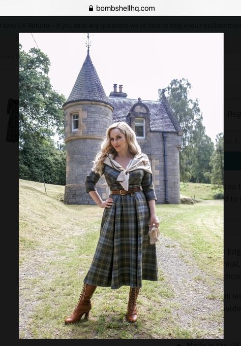 Scottish Fashion Woman, Tartan Dress Outfit, Scottish Outfit Women, Scotland Outfit, Scotland Fashion, Outlander Style, Scottish Women, Scottish Tweed, Scottish Dress