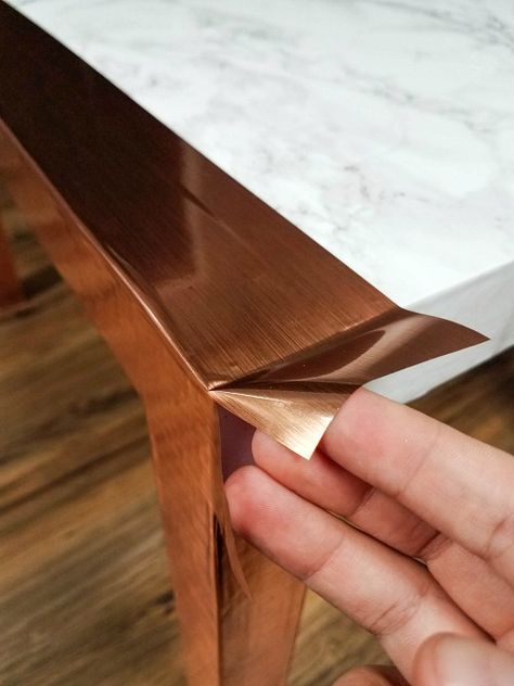 Tabletop Refinishing Ideas, Diy Gold Coffee Table, Copper Diy Crafts, Table Upcycle Diy, Faux Hammered Copper Diy, Copper Decor Living Room, Diy Copper Decor, Copper Room Decor, Copper Lamp Diy