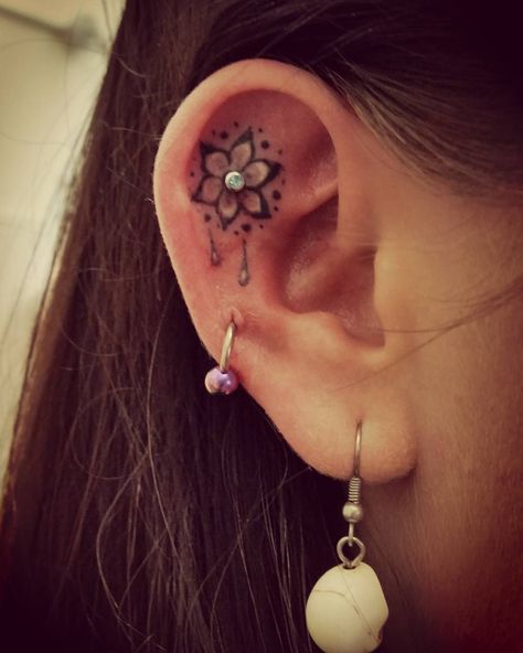 Cute Ear Tattoos for Women - Ear Tattoo Ideas for Girls Cute Ear Tattoos, Upper Arm Tattoos For Guys, Inner Ear Tattoo, Africa Tattoos, Behind Ear Tattoos, Ear Tattoo Ideas, Ear Tattoos, Best Friend Tattoos, Friend Tattoos